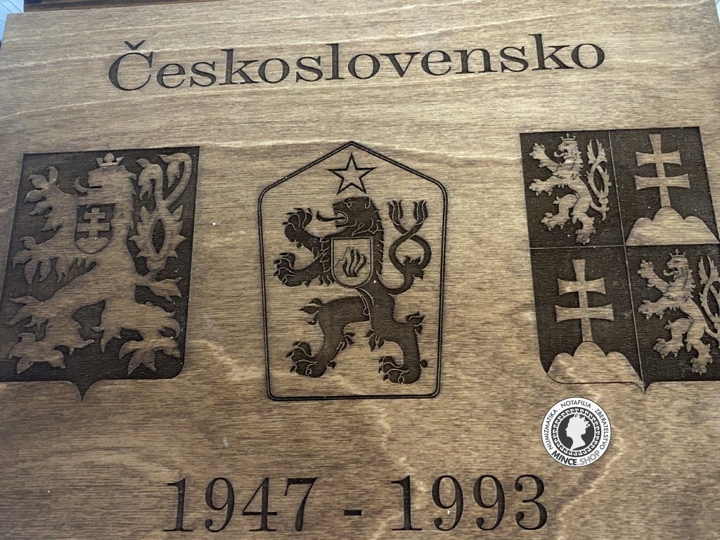 Luxusná drevená kazeta - sada československých pamätných mincí 1945-1993 bk