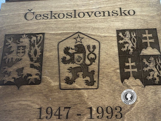 Luxusná drevená kazeta - sada československých pamätných mincí 1945-1993 bk